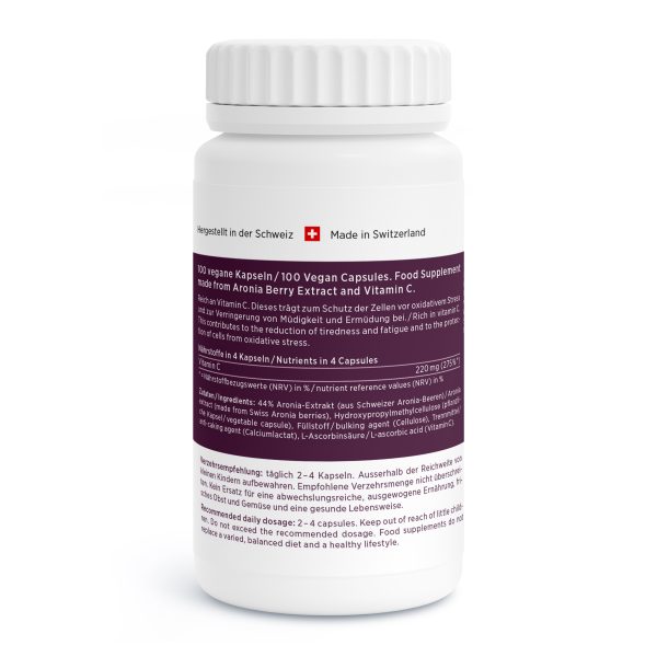 Eine weiße Flasche mit der Aufschrift „Nahrungsergänzungsmittel“ enthält 100 vegane Kapseln. Das Etikett hebt Aroniabeerenextrakt und Vitamin C hervor, enthält Nährwertangaben in Deutsch und Englisch und weist auf die Schweizer Herkunft hin. Vegane Formel inklusive.