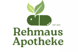Das Logo der Rehmhaus Apotheke zeigt eine grüne Kapsel, aus der zwei Blätter sprießen. Darunter steht in grünen Buchstaben Loreen Hartwig, daneben in kleiner Schrift Rehmhaus Apotheke und EST. 2025 in kleiner Schrift rechts daneben.