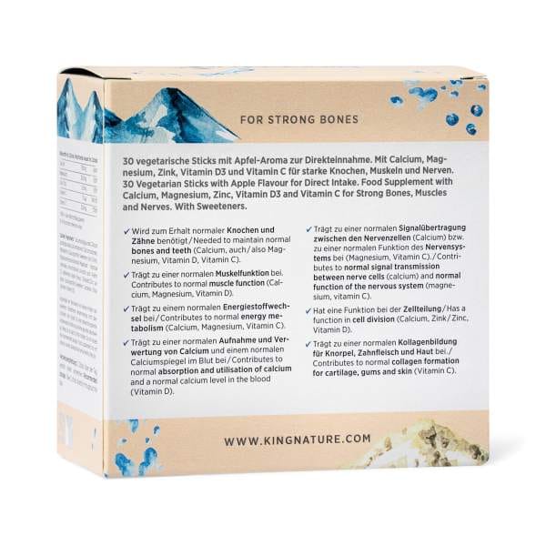 Eine Schachtel Calcium Shot Nahrungsergänzungssticks für starke Knochen mit Apfelgeschmack. Die Verpackung zeigt Bergmotive und zweisprachige Informationen und hebt ein naturnahes Calcium-Präparat mit Magnesium, Zink sowie den Vitaminen D3 und C hervor.