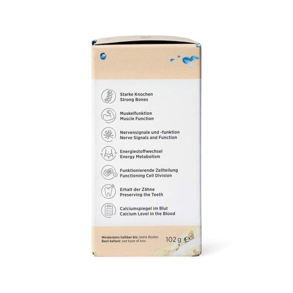 Auf einer Calcium Shot-Box sind die Vorteile auf Deutsch und Englisch aufgeführt: Unterstützt starke Knochen, Muskelfunktion, Nervensignale, Energiestoffwechsel, Zellteilung, Zahnerhaltung und Blutkalziumspiegel. Nettogewicht: 102 g.