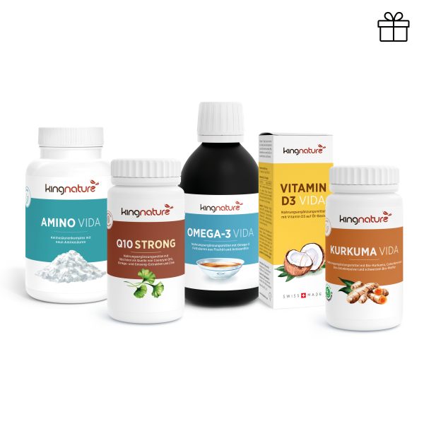 Fünf Nahrungsergänzungsmittel von Kingnature aus der Reihe Hirnpaket Professional - Amino Vida, Q10 Strong, Omega-3 Vida, Vitamin D3 Vida und Kurkuma Vida - sind in einer Reihe vor einem weißen Hintergrund angeordnet.