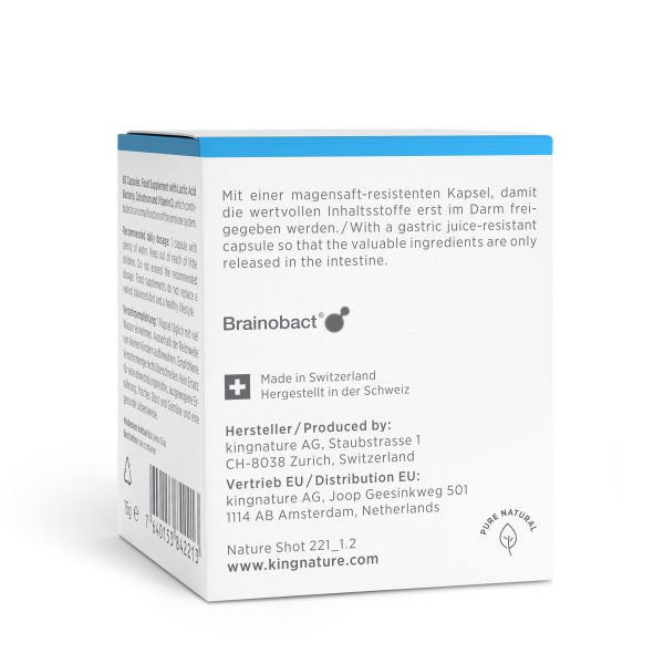 Eine weiße Schachtel mit Immuno Daily mit deutschem und englischem Text, blauem oberen Rand, Pure Nature Branding, hergestellt in der Schweiz, vertrieben in der EU, und ergänzende Produkte wie Brainobact+.