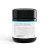 Eine schwarze Dose Immuno Daily mit einem weiß-blauen Etikett, auf dem Dosierung, Inhaltsstoffe und Nährwertangaben in Deutsch und Englisch angegeben sind. Der geschlossene Deckel befindet sich oben. Ideal für alle, die Immuno Daily kaufen möchten. Weißer Hintergrund.