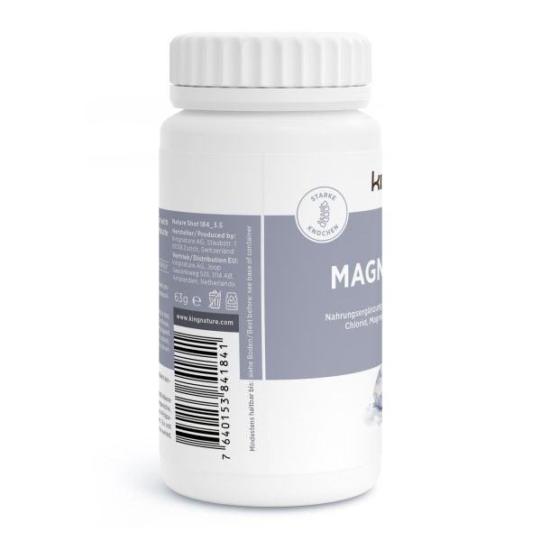 Eine weiße Flasche mit der Aufschrift „MAGN“ und einem blau-weißen Etikett mit Strichcode und deutschem Text sowie einem weißen Schraubverschluss steht vor einem schlichten weißen Hintergrund.