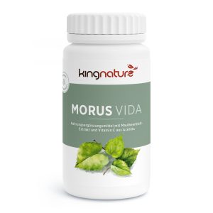 Eine weiße Flasche mit der Aufschrift „kingnature MORUS VIDA“ zeigt ein Bild von Maulbeerblättern. Das Etikett hebt Maulbeerblattextrakt und Vitamin C aus Acerola hervor und präsentiert es in deutscher Sprache.