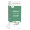 Eine weiße Schachtel mit dem veganen Omega-3-Nahrungsergänzungsmittel von Kingnature mit grünem Text und einem Bild von goldenem Öl auf der Vorderseite. Das Etikett hebt es als pflanzliche Omega-3-Quelle aus Algen und Ahiflower hervor.
