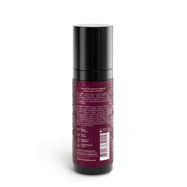 Eine zylindrische OPC 24 Handlotion-Flasche mit schwarzem Deckel und kastanienbraunem Etikett mit weißem Text, Abbildungen und Symbolen, auf denen Inhaltsstoffe und Produktinformationen aufgeführt sind – ideal für alle, die OPC 24 Handlotion kaufen möchten.