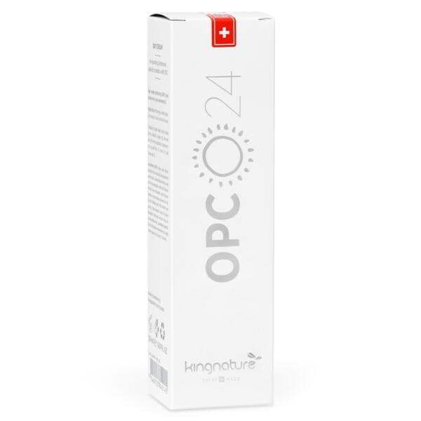 Weiße rechteckige Schachtel Kingnature OPC 24 Tagescreme mit Schweizer Flagge oben, grauem Sonnen- und Textdesign und „Swiss Made“ unten – ideal für alle, die OPC 24 Tagescreme kaufen möchten.