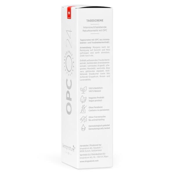 Weiße, rechteckige Packung mit OPC 24 Tagescreme. Deutscher Text hebt die natürlichen Inhaltsstoffe, die vegane, tierversuchsfreie und parabenfreie Creme hervor. Zertifizierungen und eine Schweizer Flagge sind abgebildet. Jetzt OPC 24 Tagescreme kaufen!.