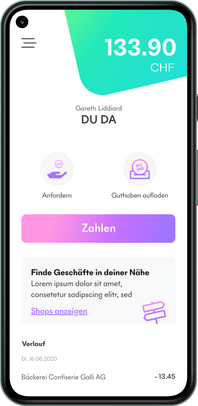 Auf dem Smartphone-Bildschirm wird eine digitale Wallet-App mit einem Guthaben von 133,90 CHF angezeigt. Zu den Funktionen gehören Optionen zum Anfordern, Guthaben aufladen und Zahlen sowie Abschnitte für Geschäfte in der Nähe und aktuelle Transaktionen.